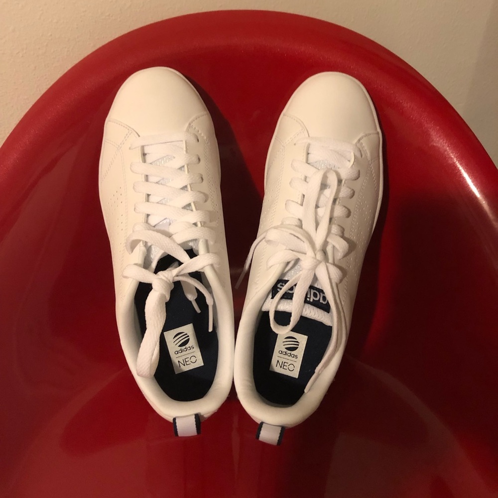NWT : Adidas sneakers 👟